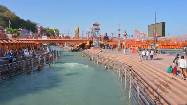 Haridwar Uttarakhand India 10Th April 2021 Hindu Devotees Bathing Holy — Stock Video