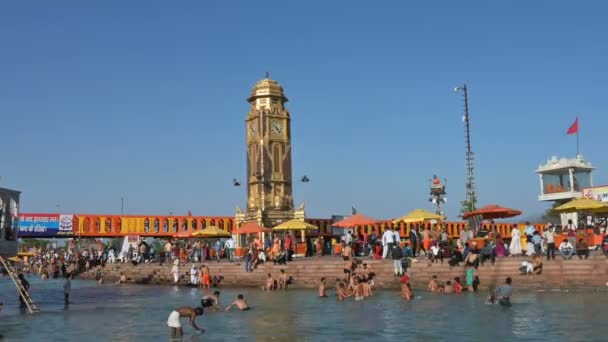 Haridwar Uttarakhand India 10Th April 2021 Hindu Devotees Bathing Har — Stock Video