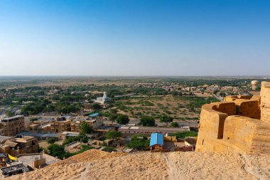 Jaisalmer, Rajasthan, Hindistan - 16 Ekim 2019: Jaislamer Kalesi ya da Sonar Quila ya da Altın Kale 'nin içinden Jaisalmer şehrinin manzarası. Thar Çölü 'nde eski ipek ticaret yolu boyunca UNESCO dünya mirası sahası.