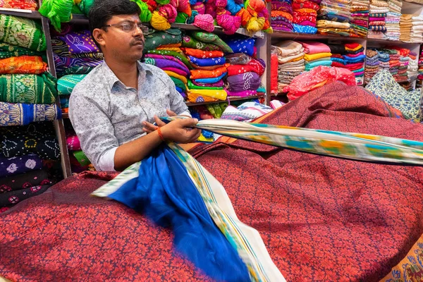 Jaisalmer Rajasthan India Ottobre 2019 Venditore Saree Che Vende Sari — Foto Stock