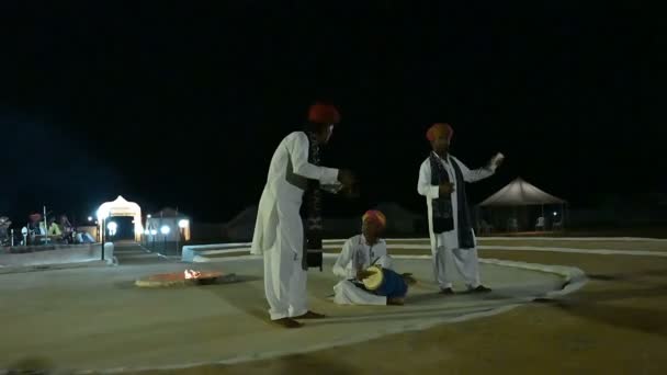 Thar Desert Rajasthan Índia Outubro 2019 Cantores Folclóricos Rajastani Cantando — Vídeo de Stock