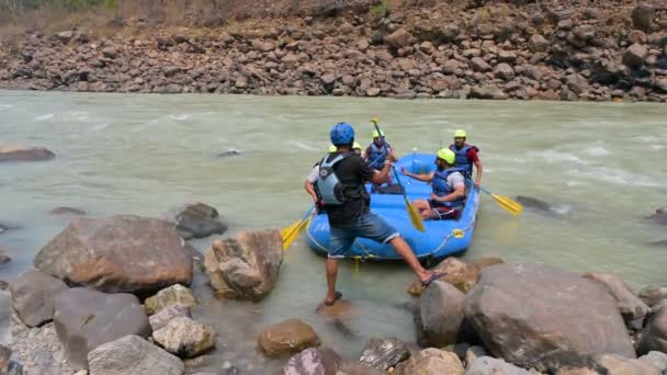 Haridwar Uttarakhand Ινδία Απριλίου 2021 Ποταμός Ράφτινγκ Θαλάσσια Σπορ Στον — Αρχείο Βίντεο