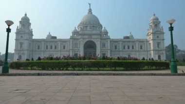 Victoria Memorial View 'ın 4K videosu, Orta Kolkata' daki büyük mermer bina, İngilizler Meydan 'da anıtlar yaptı ve Kolkata, Batı Bengal, Hindistan' ın ünlü anıtlarından biridir..