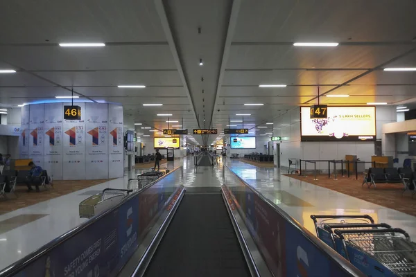Делі Індія Січня 2019 Горизонтальний Ескалатор Пасажирів Багажем Інерційному Аеропорту — стокове фото