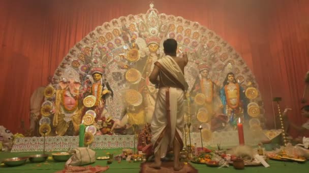 Calcutta India Ottobre 2021 Sacerdote Indù Che Adora Dea Durga — Video Stock