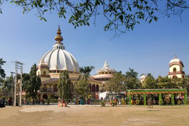 Uluslararası Krishna Bilinci Tapınağı (ISKON) - Hindistan 'ın başkenti Nabadwip yakınlarındaki Mayapur' da bulunan Gaudiya Vaishnava Hindu dini örgütü. Chaitanya Mahaprabhu 'nun doğduğu yer..