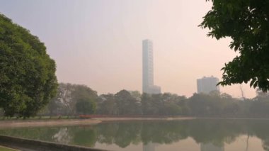 Kolkata, Batı Bengal, Hindistan - 20 Temmuz 2019: 42, Kolkata 'nın 42. katının en yüksek binası. Kolkata 'nın Iconinc binası. Arka planda bulut yok.