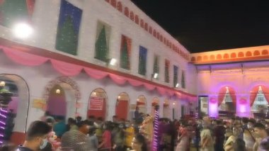 Kolkata, Batı Bengal, Hindistan - 12 Ekim 2021: Shovabazar Rajbarhi 'nin Durga Puja pandalı. Hinduizm 'in en büyük festivali tüm dünyada kutlandı. UNESCO Kültür Mirası.