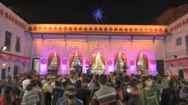 Kolkata, Batı Bengal, Hindistan - 12 Ekim 2021: Shovabazar Rajbarhi 'nin Durga Puja pandalı. Hinduizm 'in en büyük festivali tüm dünyada kutlandı. UNESCO Kültür Mirası.