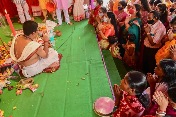 Howrah West Bengal India 14Th October 2021 Hindu Purohit Uttering — Fotografia de Stock