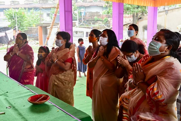 Хаура Західна Бенгалія Індія Жовтня 2021 Індуїстські Віддані Пропонують Пушпанджалі — стокове фото