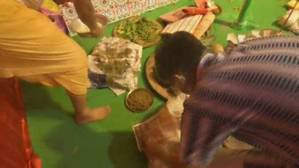 Howrah Ινδία Οκτωβρίου 2021 Βογκ Τροφή Για Θεά Προετοιμασία Πριν — Αρχείο Βίντεο