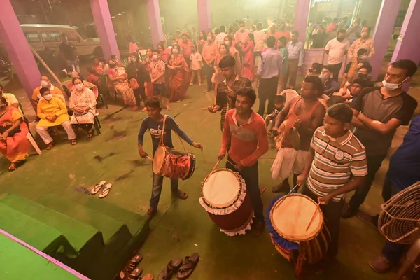 Howrah West Bengal India October 2021 Dhaakis Playing Dhaaks While — Zdjęcie stockowe