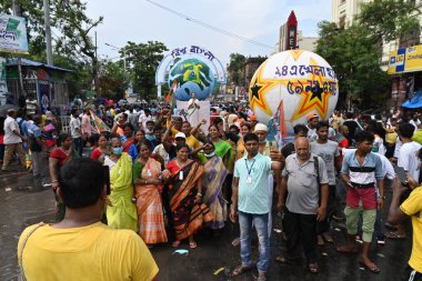 Kolkata, West Bengal, India - 21st July 2022 : All India Trinamool Congress Party, AITC or TMC, at Ekushe July, Shadid Dibas, Martyrs day rally. Enthusiastic supporters taking pictures at Esplanade.