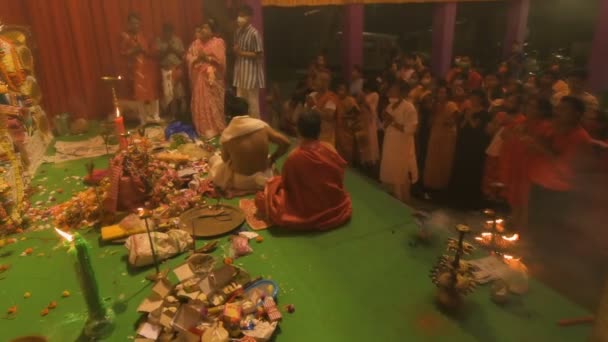 Howrah India October 15Th 2021 Hindu Devotees Praying Goddess Durga — Vídeo de Stock