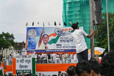 Kolkata, West Bengal, India - 21st July 2022 : All India Trinamool Congress Party, AITC or TMC, at Ekushe July, Shadid Dibas, Martyrs day rally. Sound technician checking up coverage at Dharmatala.