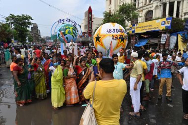 Kolkata, West Bengal, India - 21st July 2022 : All India Trinamool Congress Party, AITC or TMC, at Ekushe July, Shadid Dibas, Martyrs day rally. Enthusiastic supporters taking pictures at Esplanade.