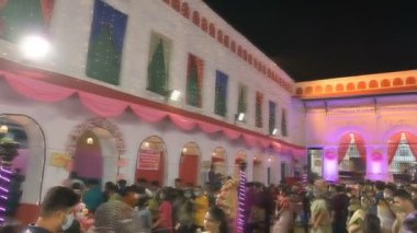 Kolkata, Batı Bengal, Hindistan - 12 Ekim 2021: Shovabazar Rajbarhi 'nin Durga Puja pandalı. Hinduizm 'in en büyük festivali tüm dünyada kutlandı. UNESCO Kültür Mirası.