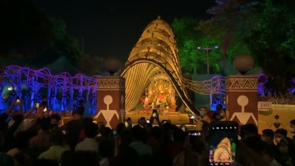 Calcutta Bengala Occidentale India Ottobre 2021 Devoti Visita Decorata Durga — Video Stock