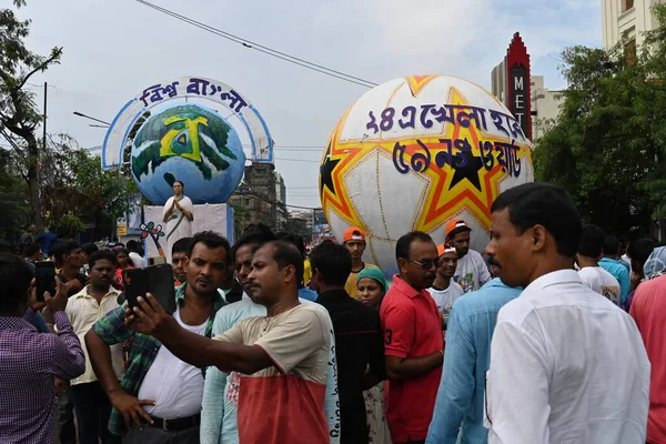 Kolkata, West Bengal, India - 21st July 2022 : All India Trinamool Congress Party, AITC or TMC, at Ekushe July, Shadid Dibas, Martyrs day rally. Enthusiastic supporters taking selfies at Esplanade.