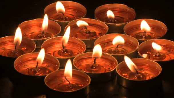 Низкий Угол Обзора Diwali Diyas Свечей Дипавали Огни Ночью Темный — стоковое видео