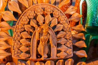 Hindu tanrı Lord Shiva kutsanmış poz veriyor, Terracotta sergileniyor, Krishnanagar, Nadia, Batı Bengal 'de yapılmış, Kolkata El Sanatları Fuarı' nda satılıyor. Asya 'nın en büyük el işi fuarı..