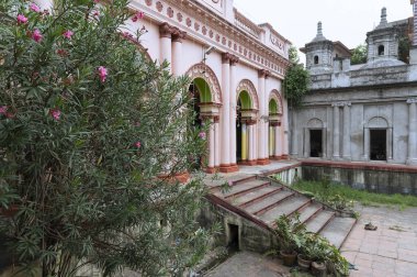 Howrah, Batı Bengal, Hindistan - 26 Ekim 2020: Andul Rajbarhi 'deki bir saray ya da rajbari olan Shib Mandir tapınağının görüntüsü. Şimdi Andul 'un miras yeri..