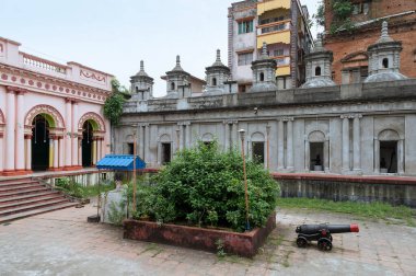 Howrah, Batı Bengal, Hindistan - 26 Ekim 2020: Andul Rajbarhi 'deki bir saray ya da rajbari olan Shib Mandir tapınağının görüntüsü. Şimdi Andul 'un miras yeri..