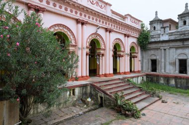 Howrah, Batı Bengal, Hindistan - 26 Ekim 2020: Andul Rajbarhi 'deki bir saray ya da rajbari olan Shib Mandir tapınağının görüntüsü. Şimdi Andul 'un miras yeri..