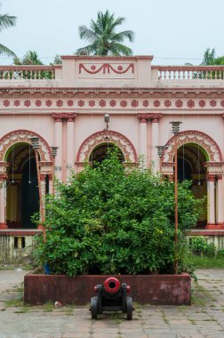 Howrah, Batı Bengal, Hindistan - 26 Ekim 2020: Shib Mandir, Andul Rajbarhi tapınağı, Andul yakınlarındaki bir saray veya rajbari. Şimdi Andul 'un miras yeri..