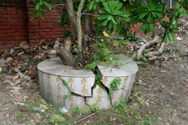 Howrah, Batı Bengal, Hindistan - 26 Ekim 2020: Andul Rajbarhi 'deki kalıntılar, Andul yakınlarındaki bir saray veya rajbari. Şimdi Andul 'un miras yeri..