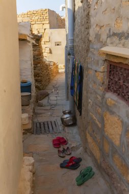Jaisalmer, Rajasthan, Hindistan - 13 Ekim 2019: Jaisalmer Kalesi ya da Sonar Quila ya da Golden Fort 'un iç manzarası, sabah ışığında sarı kumtaşından yapılmış. Thar Çölündeki UNESCO dünya mirası sahası.