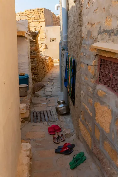 Jaisalmer, Rajasthan, Hindistan - 13 Ekim 2019: Jaisalmer Kalesi ya da Sonar Quila ya da Golden Fort 'un iç manzarası, sabah ışığında sarı kumtaşından yapılmış. Thar Çölündeki UNESCO dünya mirası sahası.