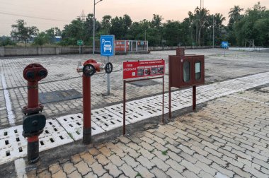 Decathlon, Uluberia, Howrah, Hindistan 'daki yangın musluğu sistemi..