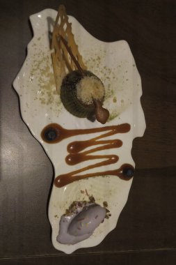 Park Caddesi Restoranı, Kolkata, Batı Bengal, Hindistan 'da bambu çubuklarında egzotik yemekler servis ediliyor..