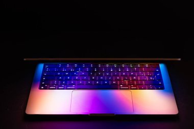 İspanya, 03, 20, 2022 Macbook Pro 2021 Parlak yansımalı.