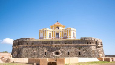 Elvas, Portekiz, 04,16,2022. Gracia Kalesi 'nin önünde. Elvas. Alentejo Bölgesi. Portekiz