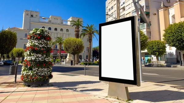 Mockup Samodzielny Duży Ekran Informacji Kiosk Cyfrowe Media Białym Ekranem — Zdjęcie stockowe