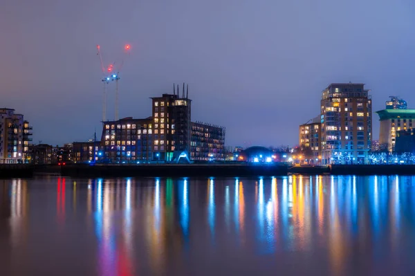 Panoramic View Rotherhithe Residential Buildings Reflected Thames River Night London — Foto Stock