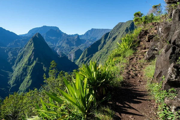 Yaz Mevsiminde Reunion Adası Ndaki Dağ Tepeleri Turistik Patika Manzarası — Stok fotoğraf