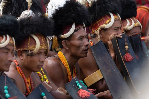 Nahaufnahme Porträts Von Naga Stammesangehörigen Traditioneller Kriegerkleidung Kisama Dorf Nagaland — Stockfoto