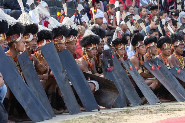 Imagem Seletiva Foco Naga Tribesmen Vestida Com Trajes Guerreiro Tradicional — Fotografia de Stock