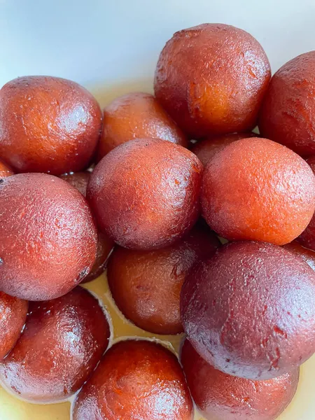 Widok Góry Misy Pełne Tradycyjnych Indyjskich Słodyczy Nazwie Gulab Jamun — Zdjęcie stockowe