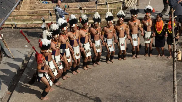 Selectief Focusbeeld Van Een Groep Naga Stammen Gekleed Hun Traditionele — Stockfoto