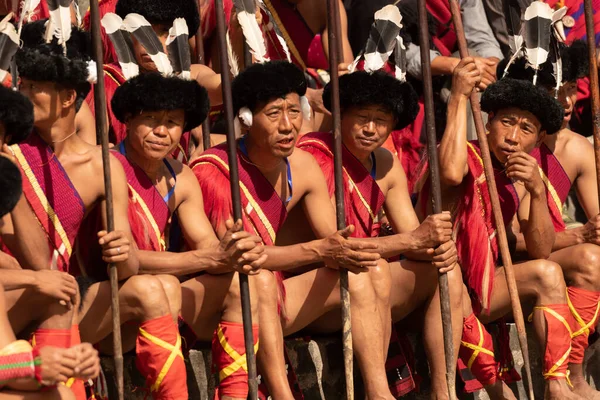 Naga Tribesmen Vestida Com Trajes Guerreiro Tradicional Durante Hornbill Festival — Fotografia de Stock