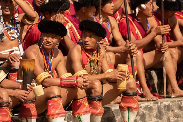 Naga Stamleden Gekleed Traditionele Krijgerskleding Tijdens Hornbill Festival Nagaland India — Stockfoto