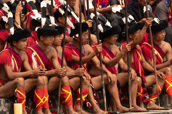 Naga Tribesmen Vestida Com Trajes Guerreiro Tradicional Durante Hornbill Festival — Fotografia de Stock