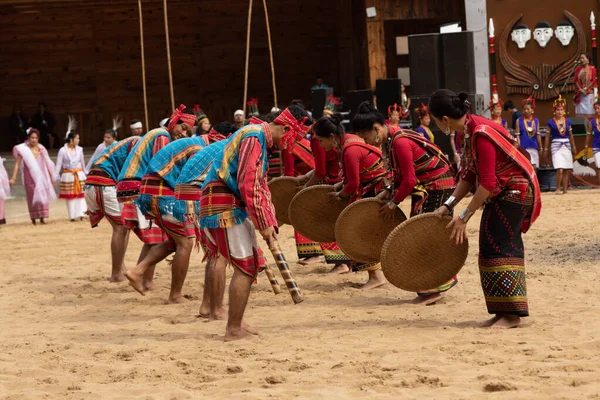 Danse Tribale Nord Est Inde Jouée Lors Festival Hornbill Nagaland Images De Stock Libres De Droits