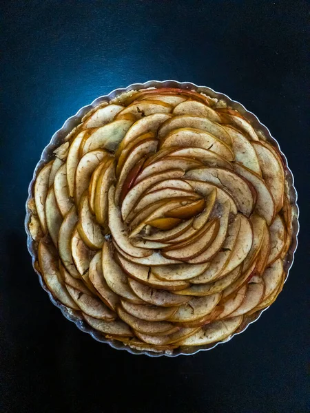 Верхній Вигляд Щойно Спеченого Яблучного Пирога Подається Тарілці — стокове фото