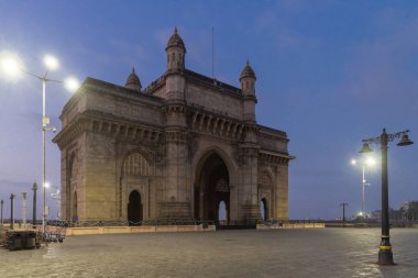 2 Nisan 2021 'de Mumbai Maharashtra Hindistan' daki Colaba 'da bulunan lüks bir otel.
